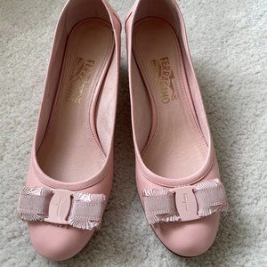 [SOLD] Salvatore Ferragamo leather pumps